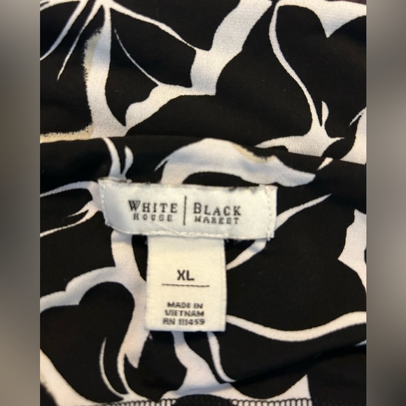 White House Black Market sleeveless top. Black and white with lace. Sz. XL - Picture 5 of 5